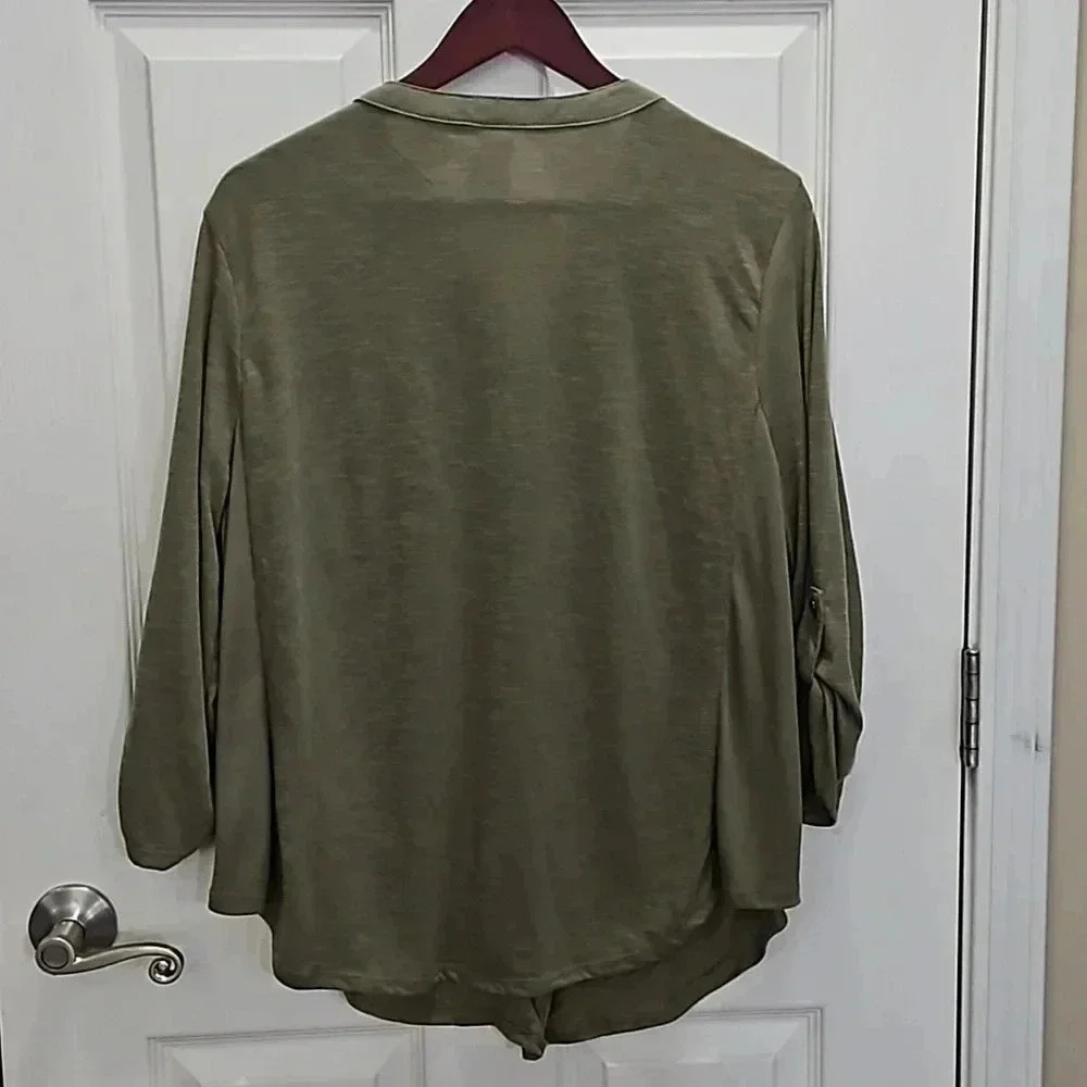 No Boundaries Army Green Roll Tab Sleeve Plus Size top Size 3X - Picture 6 of 8